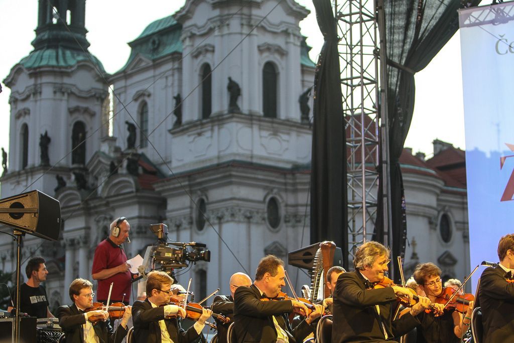 Česká fiharmonie a Bobby McFerrin na Staroměstském náměstí