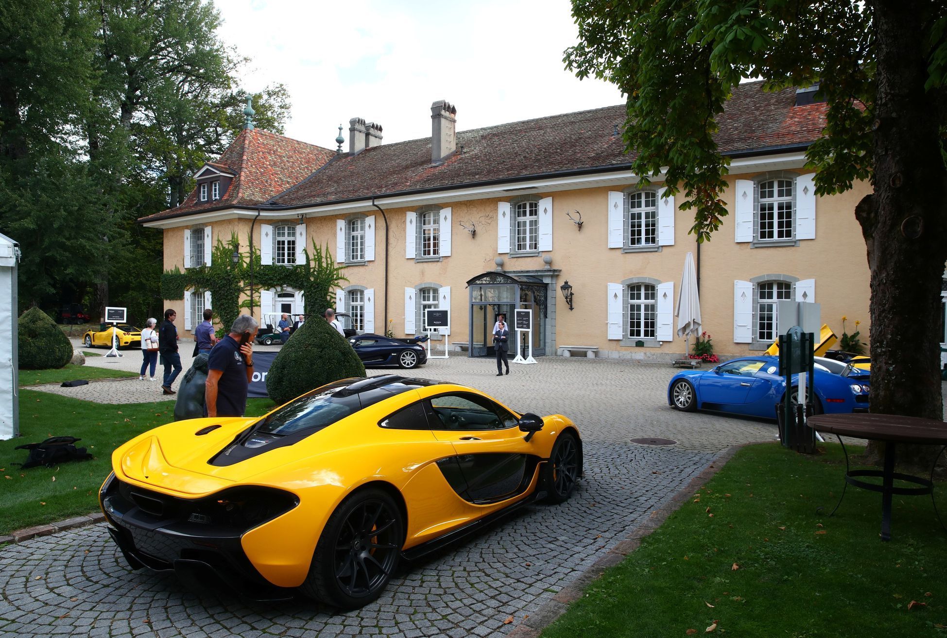 aukce luxusních automobilů