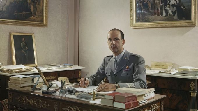 Poslední italský král Umberto II. na snímku z roku 1944, kdy byl ještě princem. Králem se stal 9. května 1946, ale vládl jen do 12. června téhož roku.