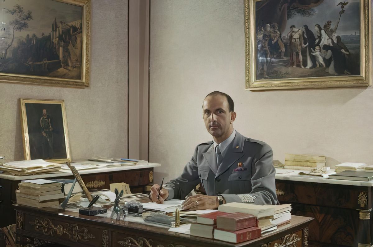 Poslední italský král Umberto II. na snímku z roku 1944, kdy byl ještě princem. Králem se stal v 9. května 1946, ale vládl jen do 12. června téhož roku.