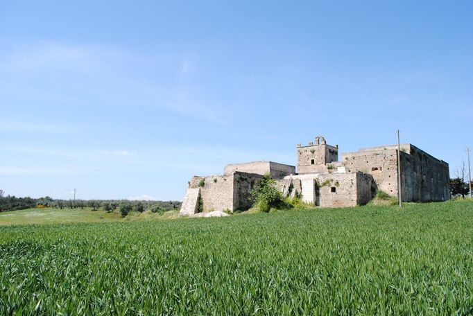 Dům Grancia S. Maria del Vetrano leží na náhorní plošině vysoko nad údolím řeky Bradano, poblíž městečka Montescaglioso.