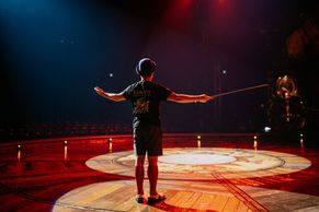 Do Prahy míří slavný Cirque du Soleil. Nahlédněte s námi do zákulisí velkolepé show