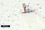 Světový rekord mohl sahat ještě dál. Jenže ruský skokan na lyžích Dmitrij Vasiljev v nedělní kvalifikaci přistání na metě 254 metrů neustál.