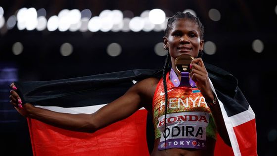 Lilian Odiraová se zlatou medailí z běhu na 800 metrů na MS v Tokiu 2025