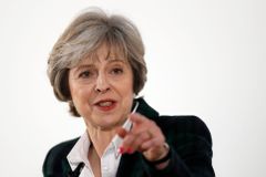 Britští poslanci schválili zákon o jednání o odchodu země z EU. Opozice zpívala Ódu na radost