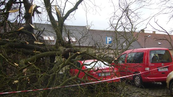 Aprílové počasí pozlobilo Česko. Fotky čtenářů Aktuálně.cz