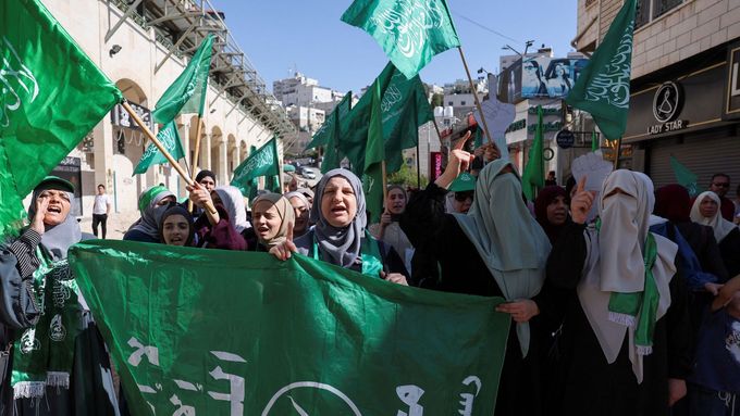 Palestinci protestují v Hebronu na podporu obyvatel Gazy