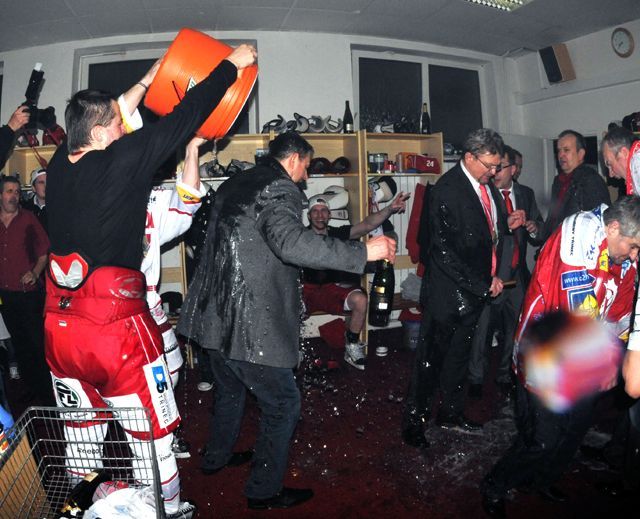 Oslavy titulu - Třinec (kabina)