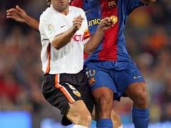 Barca i Ronaldinho již nejsou  nepřekonatelní jako minulou sezonu.