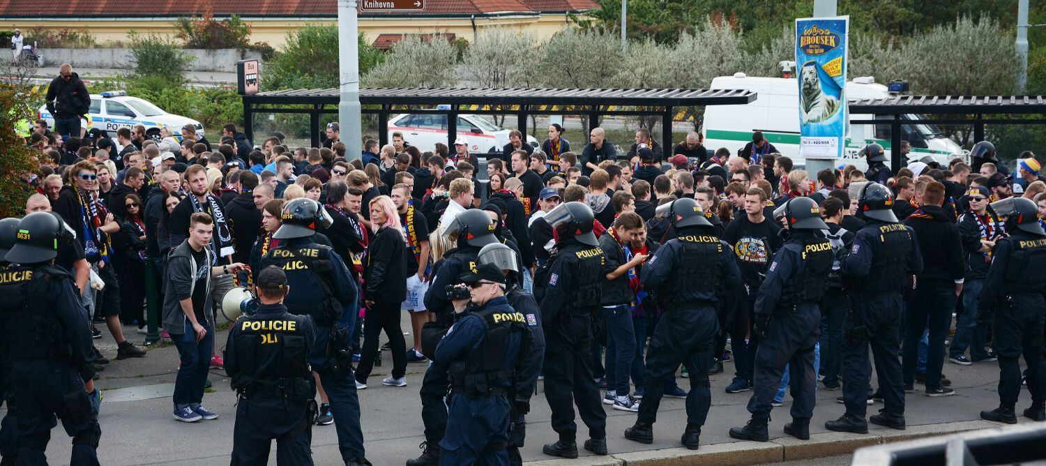 SL, Slavia-Sparta: cesta fanoušků Sparty do Eden