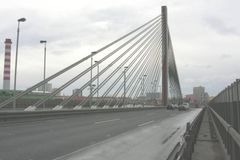 Praha posílá techniky zkontrolovat lanový most na Jižní spojce. Prioritně prohlédnou i 110 dalších
