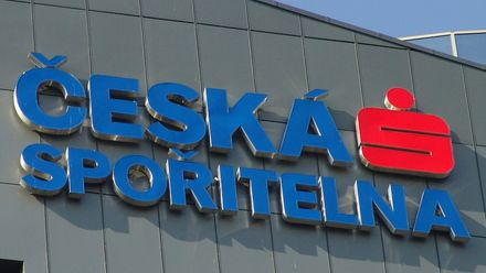 Česká spořitelna stahuje reklamu z konspiračních webů. Inzerci tam mají až tisíce firem, říká Máca