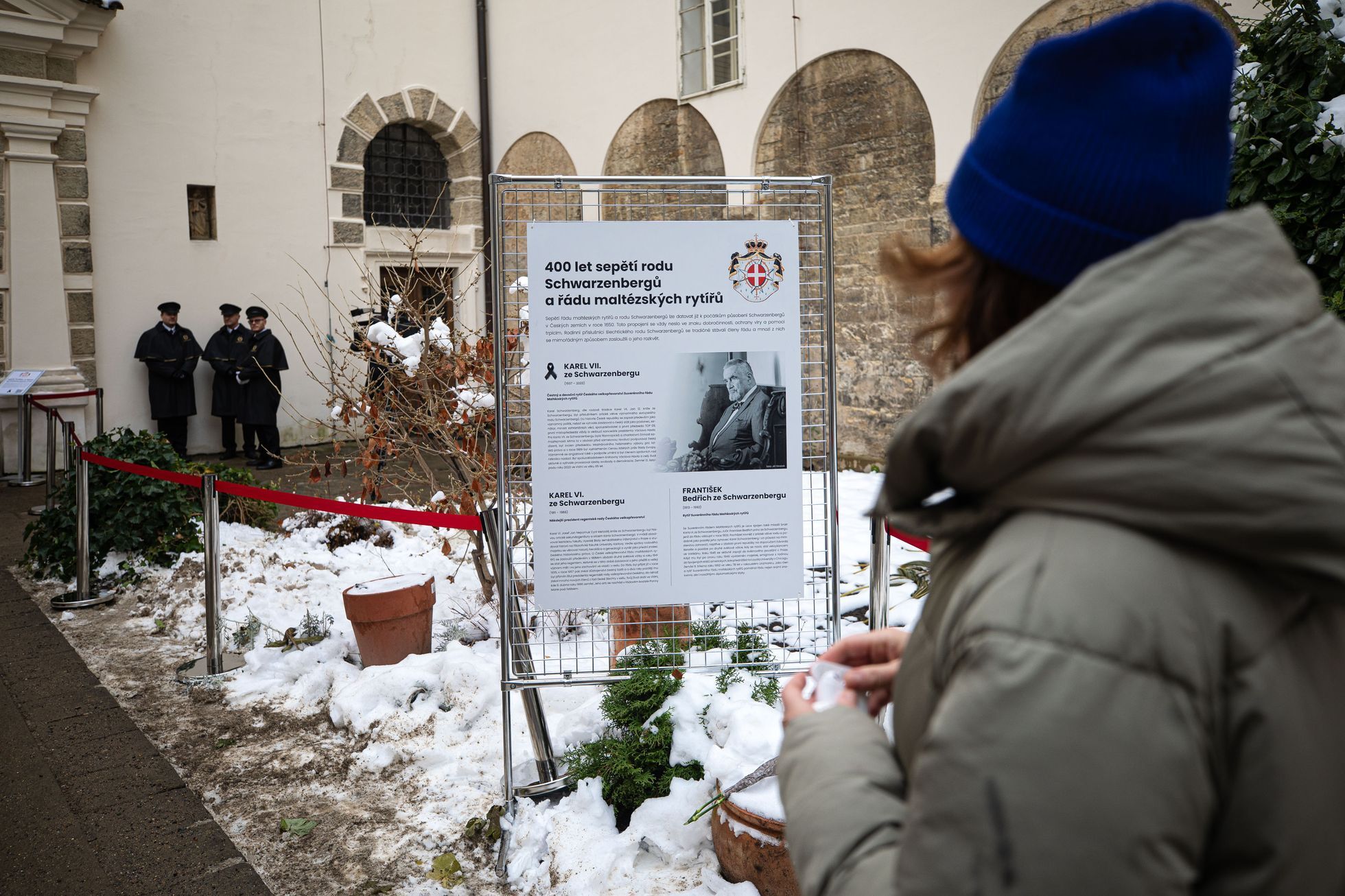 Veřejné rozloučení s Karlem Schwarzenbergem, vystavená rakev v kostele Panny Marie pod řetězem v Praze, Řád Maltézských rytířů