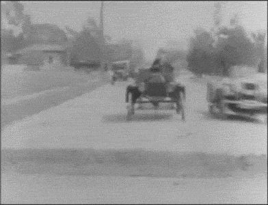 9/12| Fotogalerie: Žít jako kaskadér / Zákaz použití ve článcích!!! / Němé filmy / Buster Keaton a zničené auto
