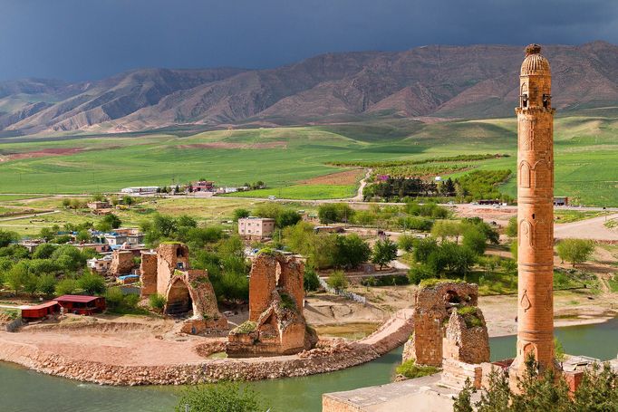 Starověké město Hasankeyf v Turecku, které zatopí  plánovaná vodní přehrada.