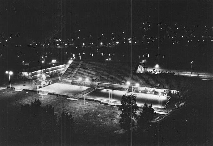 Slavný plavecký stadion v Podolí je tu v Praze již 55 let