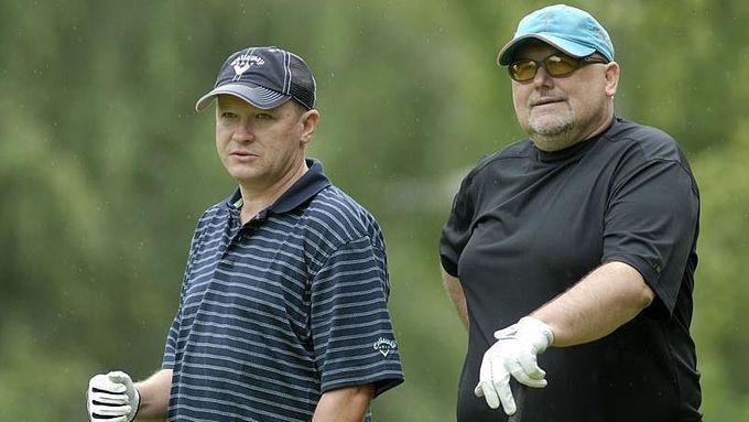 Miroslav Kříž na golfu s Ivanem Haškem.