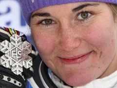 Šárka Záhrobská se stříbrnou medailí z mistrovství světa ve Val d'Isere.