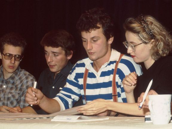Šimon Pánek (druhý zleva) byl jedním ze studentských vůdců v listopadu 1989.