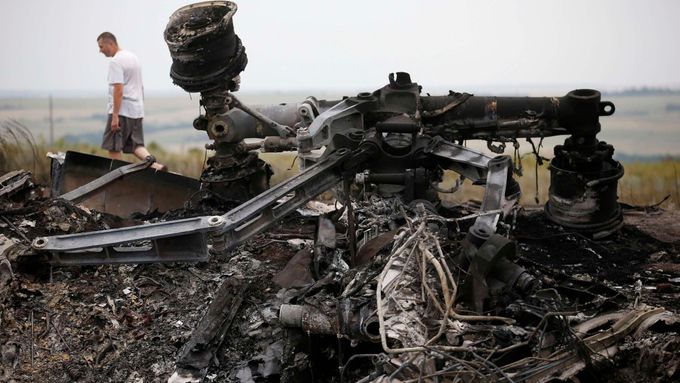 Sestřelení letadla předcházela nepochopitelná ledabylost ukrajinských úřadů a leteckých společností. Foto místa katastrofy letu MH17.