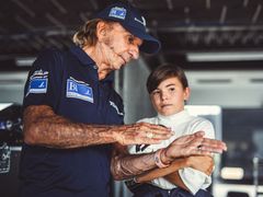 Emerson Fittipaldi a Emmo Fittipaldi mladší při testech tahače Buggyra v Mostě