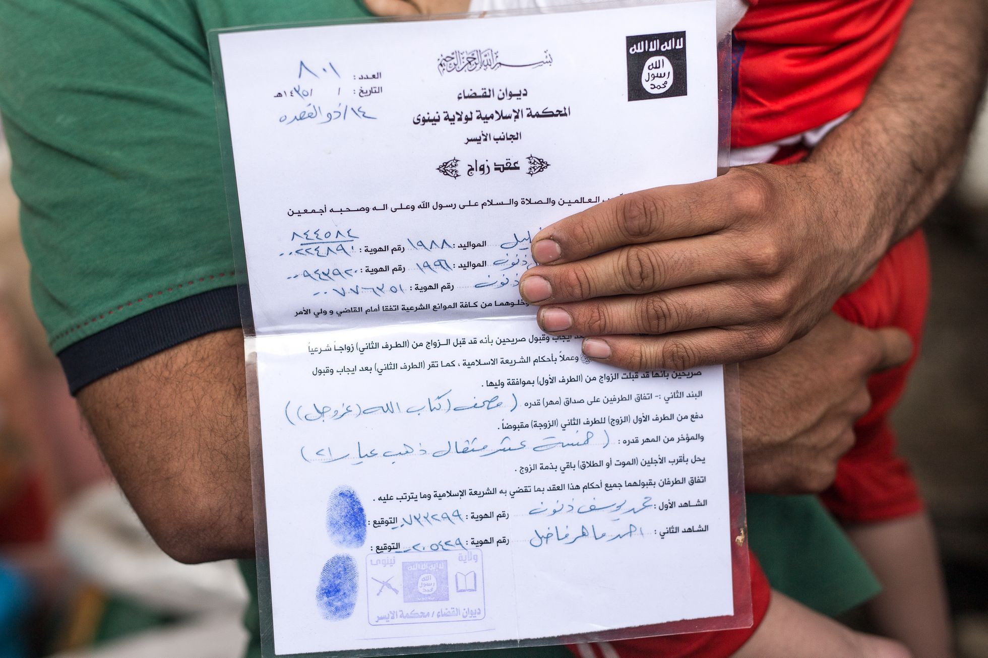 Mosul, Irák - rodný list dítěte narozeného v Islámském státu