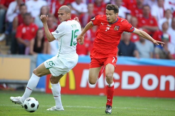 Libor Sionko a Pepe v zápase Česka s Portugalskem na Euru 2008