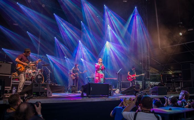 Snímek z koncertu Emilíany Torrini na festivalu Colours of Ostrava.