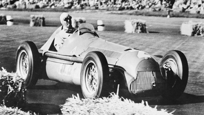 Vůbec první závod formule 1 se jel 13. května 1950 v britském Silverstonu,