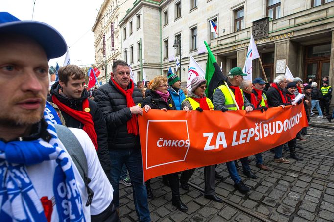 Protest studentů a odborů proti opatřením vlády Petra Fialy.