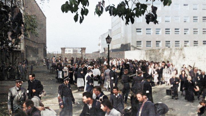 Temné ozvěny nacismu a české špatnosti; Zdroj foto: Aktuálně.cz / United States Holocaust Memorial Museum / Public domain, Kolorizace černobílého snímku: Dan Poláček