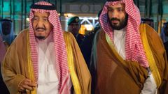 Král Salmán (vlevo) a korunní princ Muhammad bin Salmán.