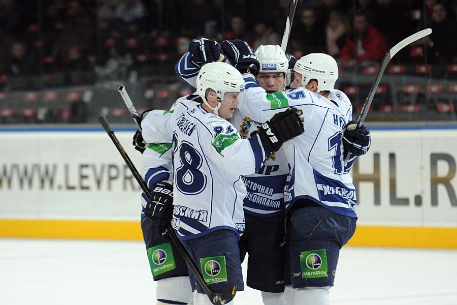 Hokejisté Lva Praha v utkání proti Amuru Chabarovsk v KHL 2012/13.