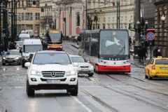 Na omezení aut v centru si Praha netroufá. Zdražila záchytná parkoviště a jízdenky