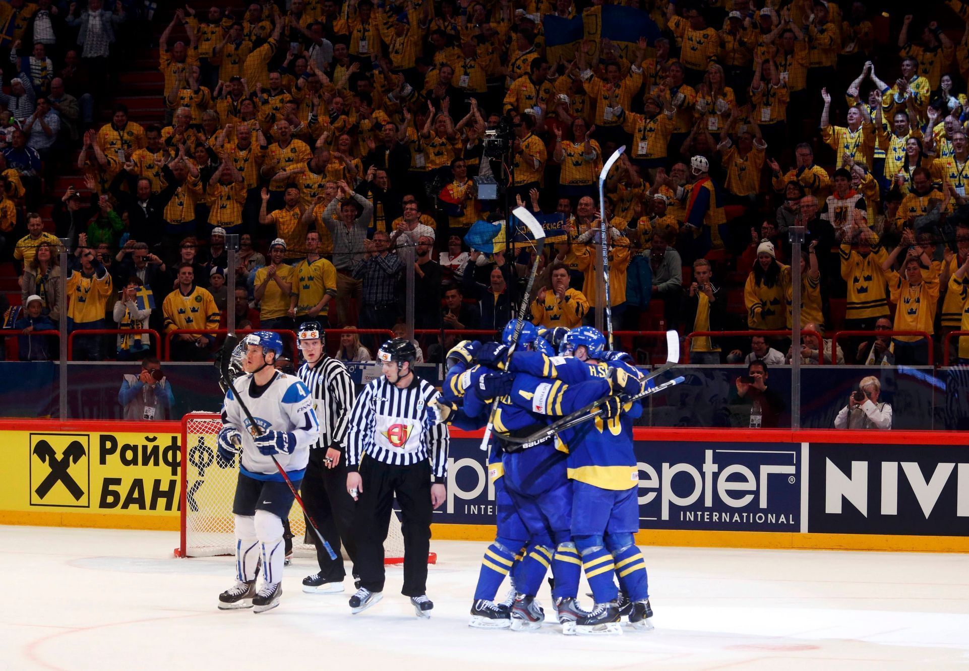 Hokej, MS 2013, Švédsko - Finsko: Švédové slaví gól na 2:0