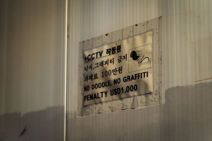 Jihokorejci si připomínají třetí výročí od tragédie, při níž 158 lidí přišlo o život v "halloweenské tlačenici" v Soulu. Redakce Aktuálně.cz navštívila místo incidentu.