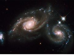 Snímek z Hubbleova vesmírného dalekohledu - trojice galaxií s označením ARP 274 - byl pořízen díky technologii CCD.