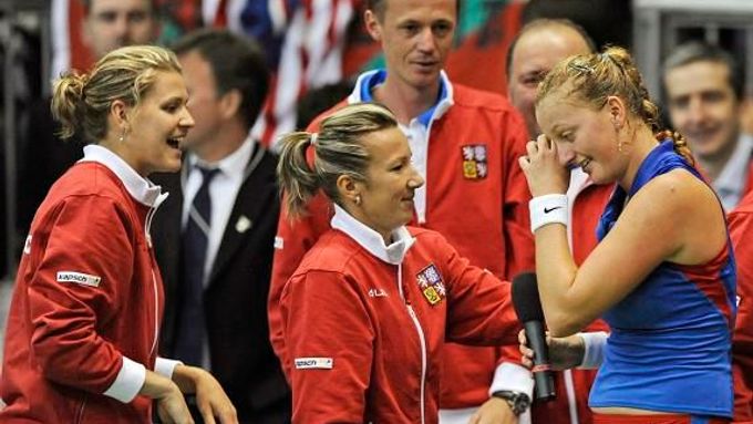 Radost českých tenistek po únorové výhře nad Španělkami