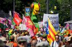Proti summitu G7 demonstrovalo v Mnichově 35 000 lidí