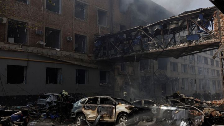 Obrazem: Ruská armáda o víkendu bombarduje centrum Charkova; Zdroj foto: Reuters