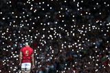 Portugalec Steevy Cerqueira a stovky "světlušek" před utkáním ragbyového MS proti Fidži.