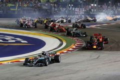 F1 živě: Pod singapurskými světly kraloval Hamilton