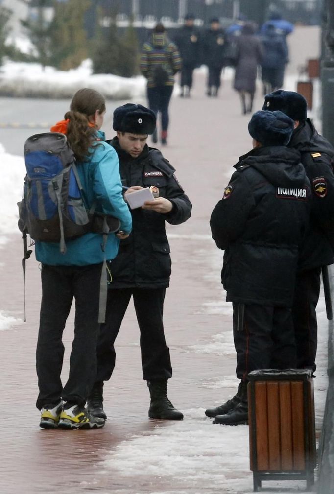 Kontrola dokumentů v horském středisku Krasnaja Poljana.