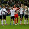 Německý tým děkuje fanouškům po utkání s Řeckem ve čtvrtfinále Eura 2012