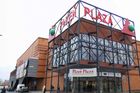Plzeňská Plaza, kde se zřítil strop u kina, má otevřeno