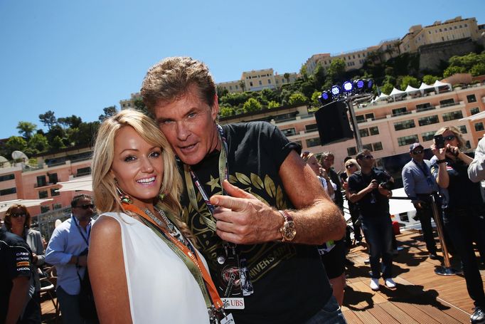 F1, VC Monaka 2013: David Hasselhoff a přítelkyně Hayley Robertsová