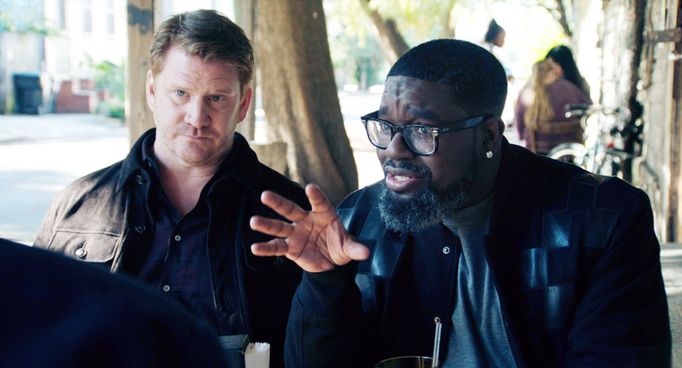 Dash Mihok jako Jonas a Lil Rel Howery v roli Granta.