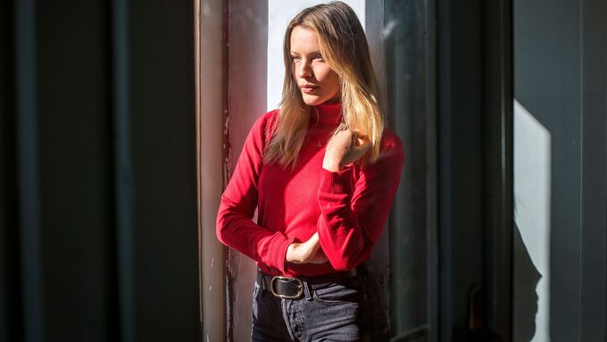 Moderátorka a novinářka Linda Bartošová: Co dnes zažívají mladí lidé, je nepřenosná zkušenost.