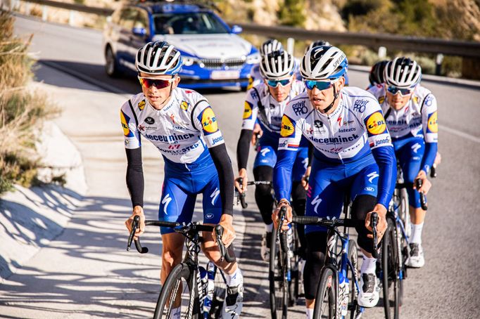 Cyklistický tým Deceuninck - Quick-Step na kempu ve Španělsku: Zdeněk Štybar (vpravo).