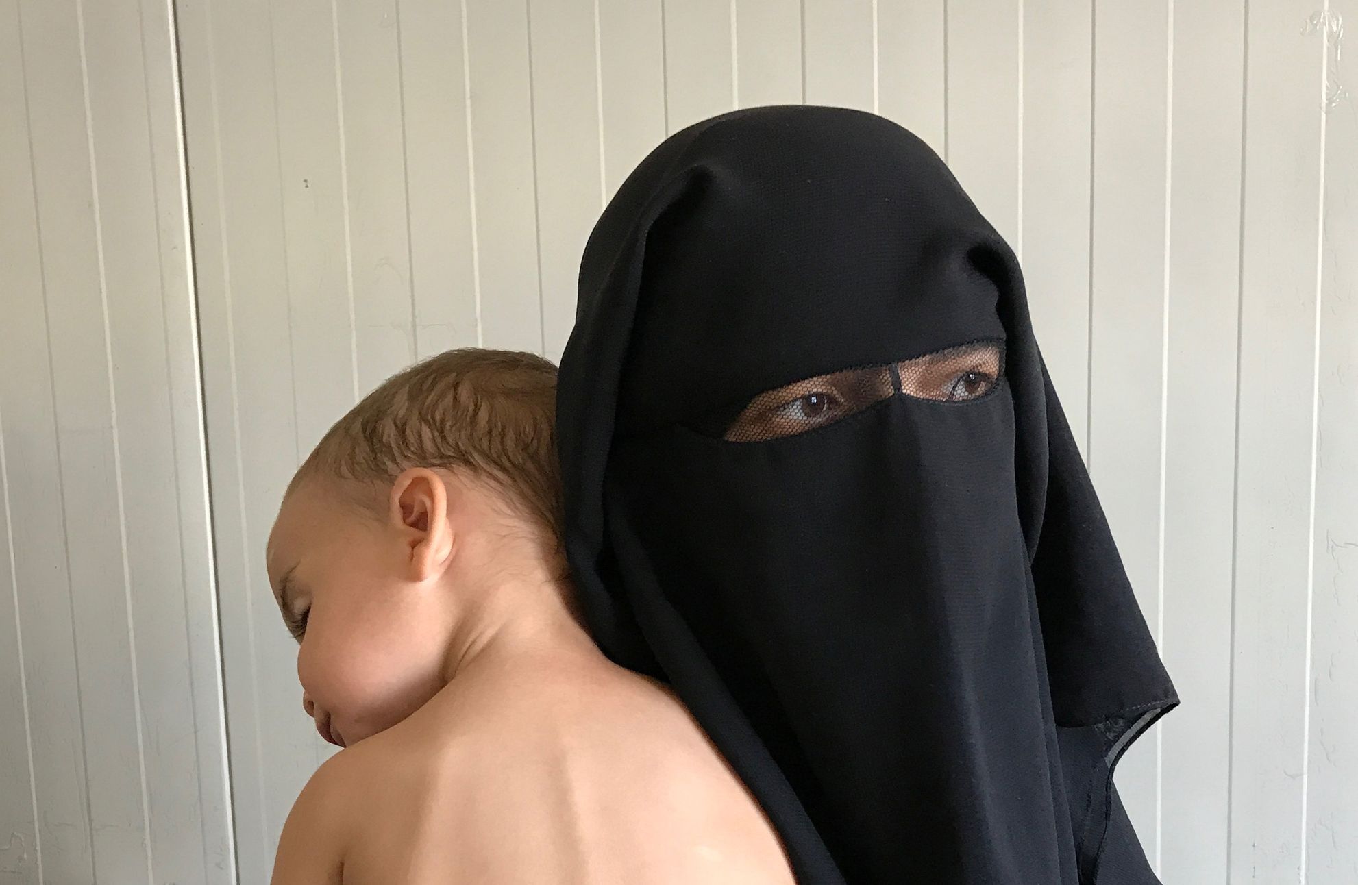 Žena z Čečny, která je vdovou po bojovníkovi Islámského státu.